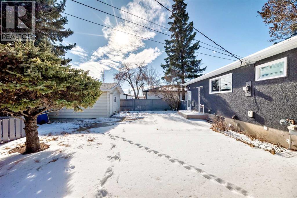 4936 45 Street SW - 37