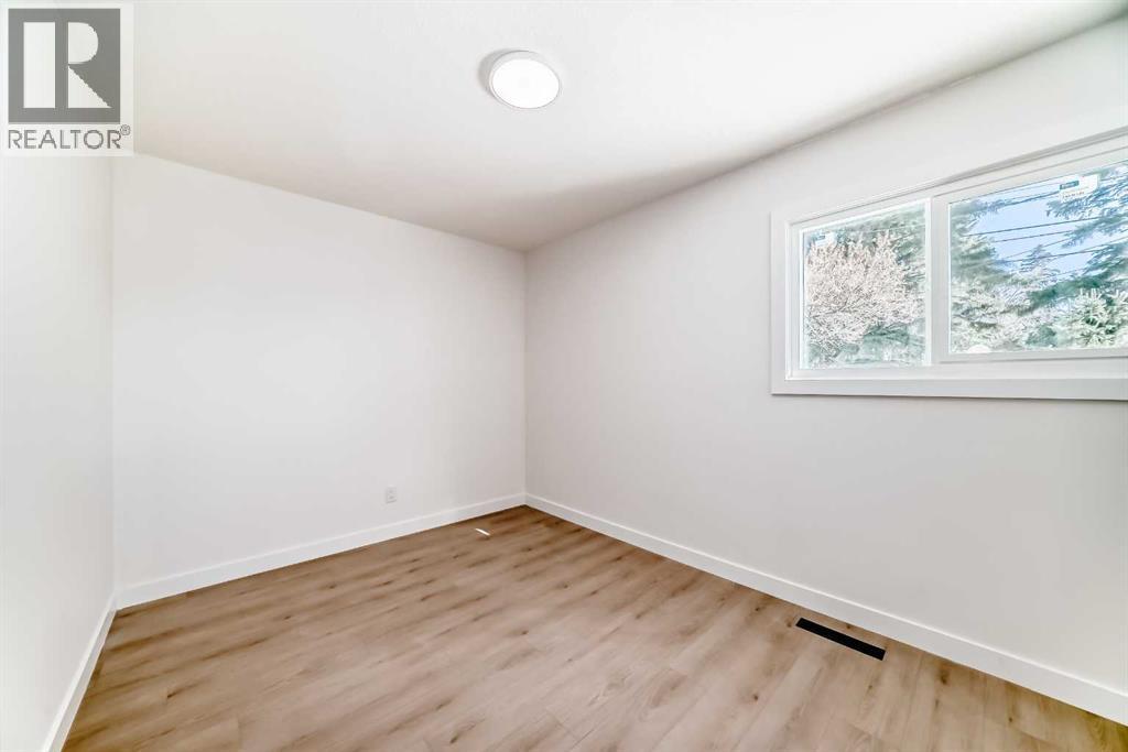 4936 45 Street SW - 19