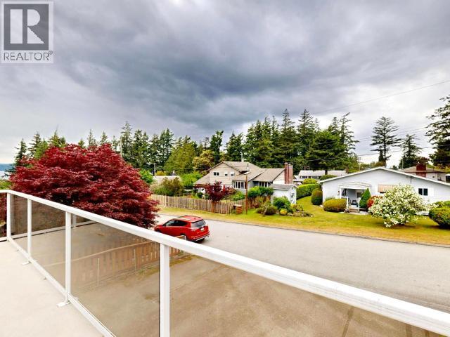 3272 KOOTENAY PLACE - 33
