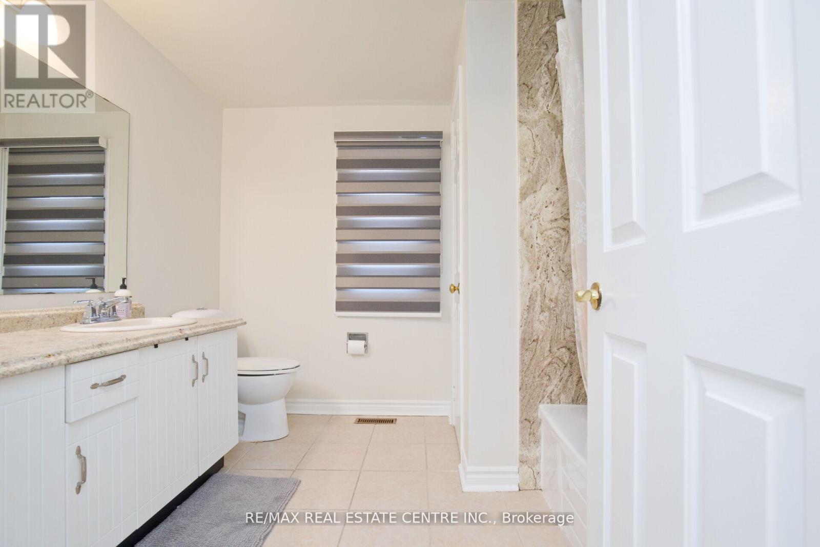 34 SMITHERS CRESCENT - 32