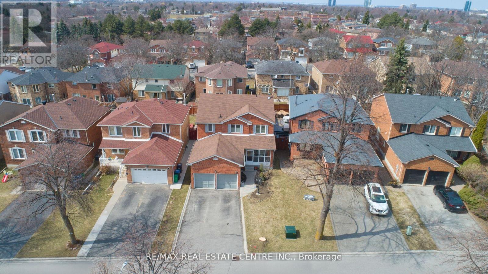34 SMITHERS CRESCENT - Image 2