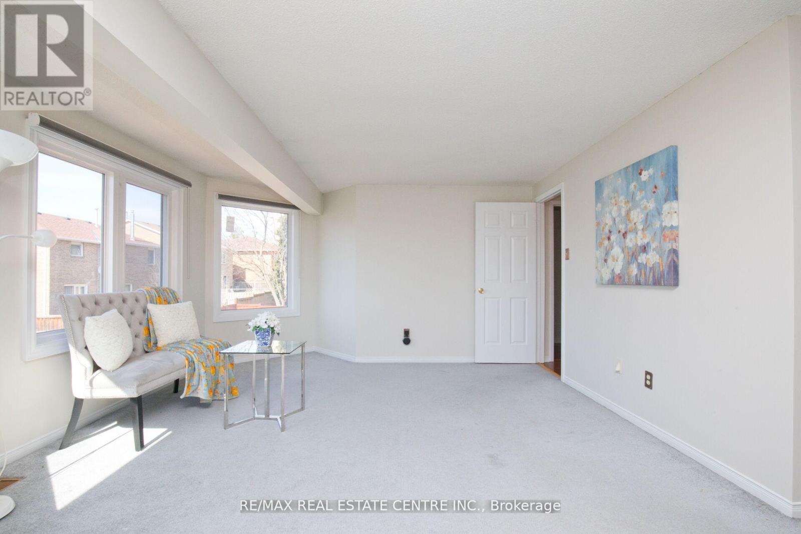 34 SMITHERS CRESCENT - 34