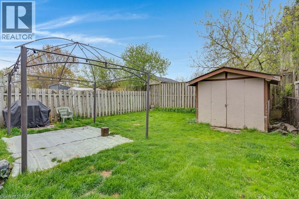 33 MEADOW WOODS Crescent, Kitchener, Ontario, N2N1T3 — Photo 9