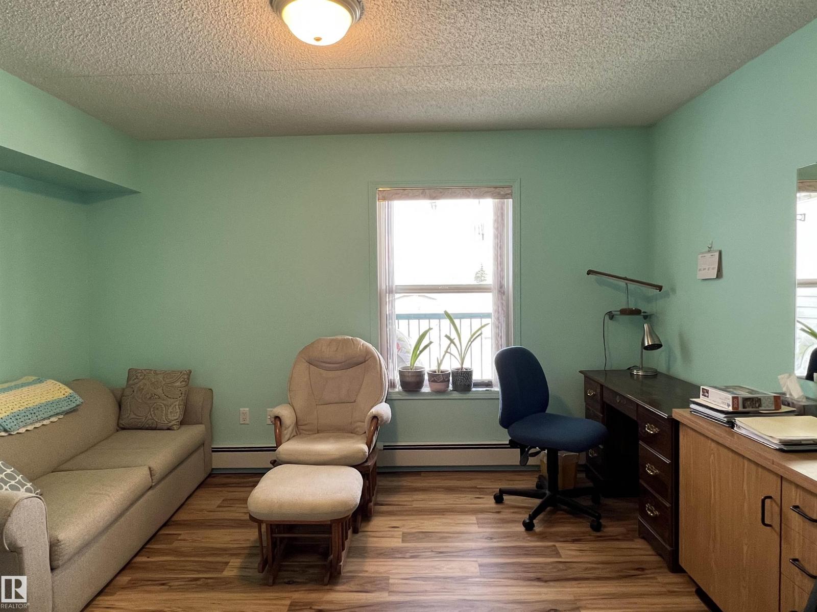 #303 4004 47 ST - 13