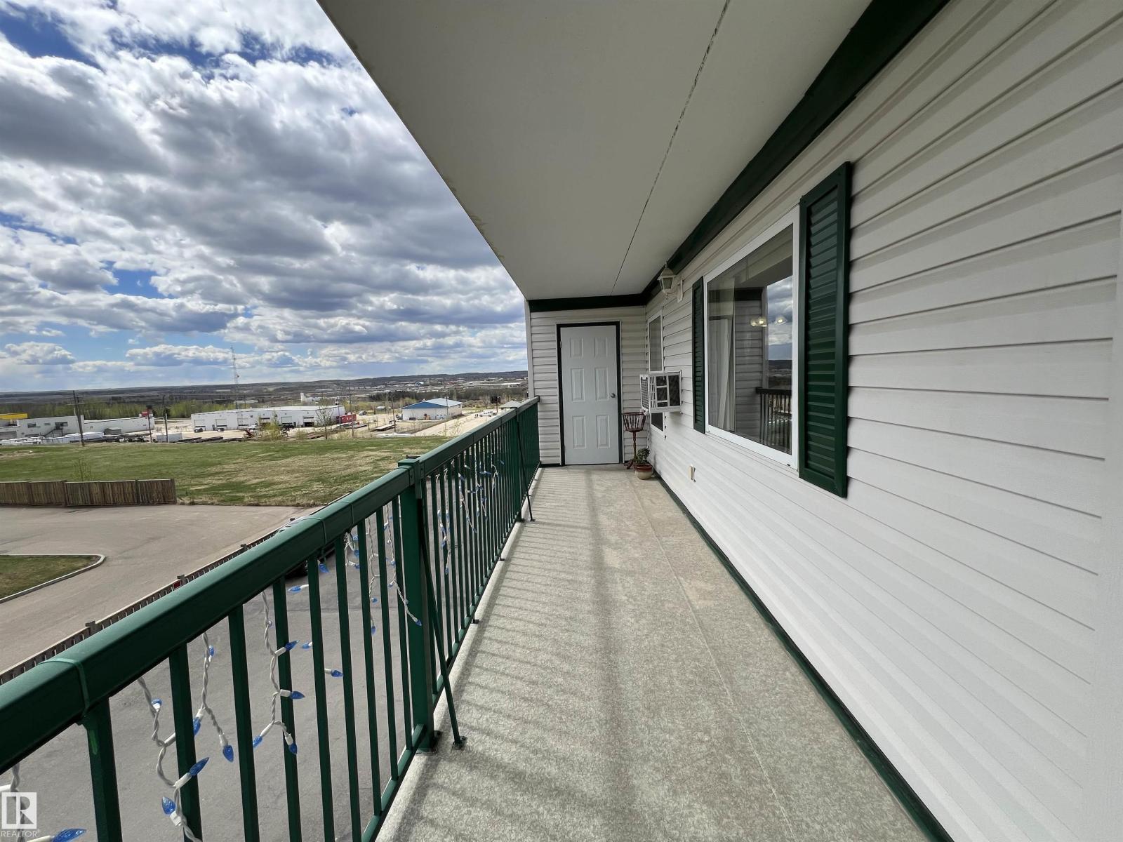 #303 4004 47 ST - 22
