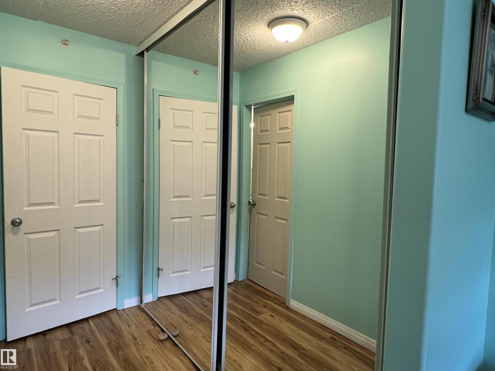 #303 4004 47 ST - 15