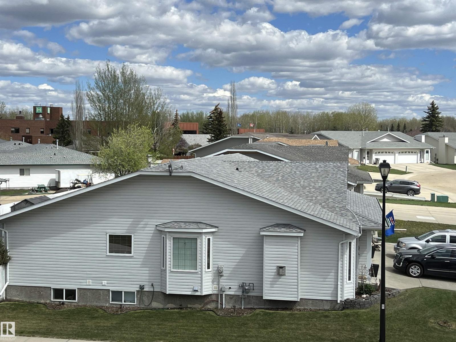 #303 4004 47 ST - 29
