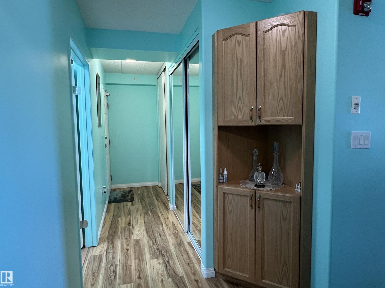 #303 4004 47 ST - 18