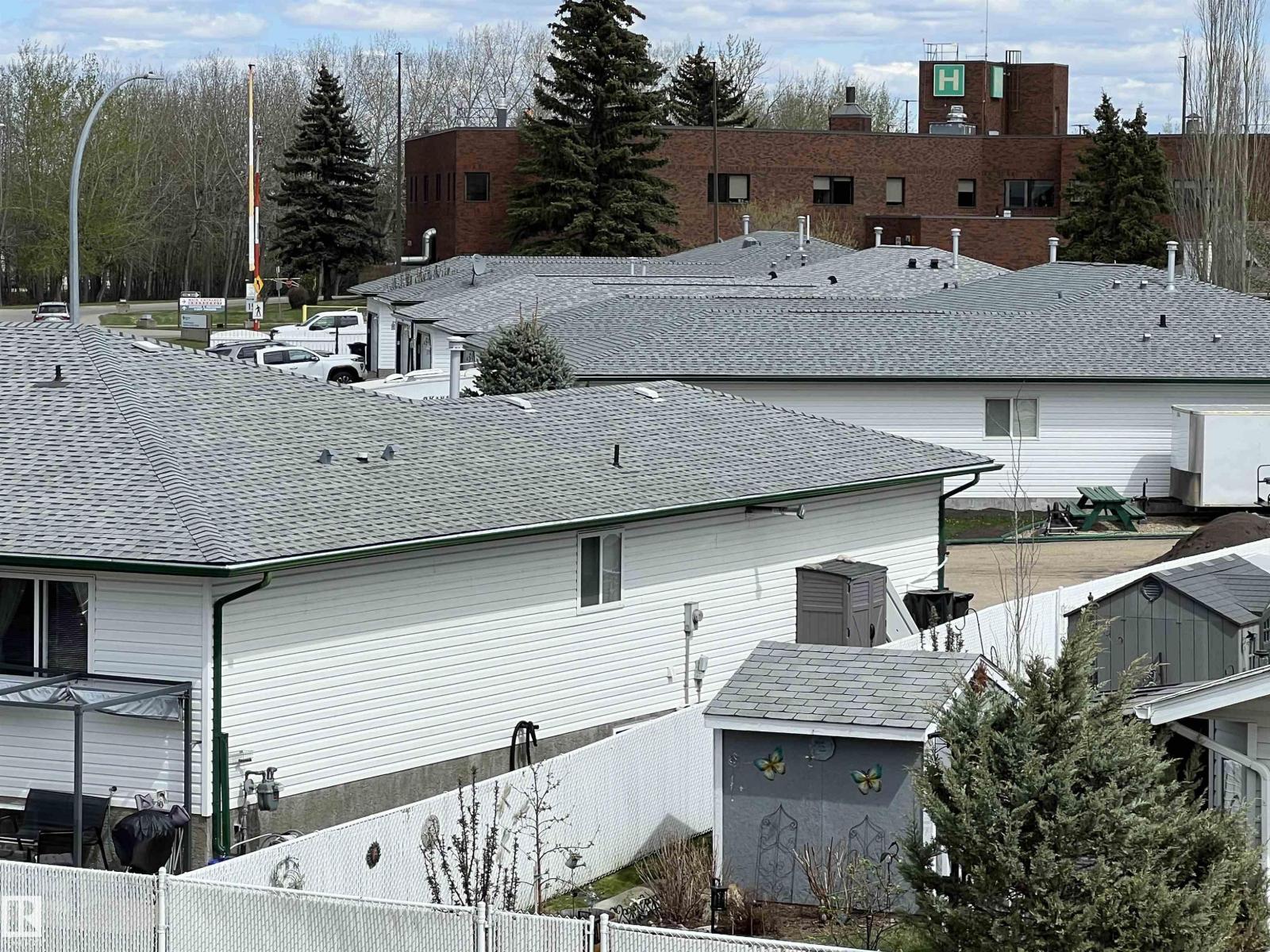 #303 4004 47 ST - 28