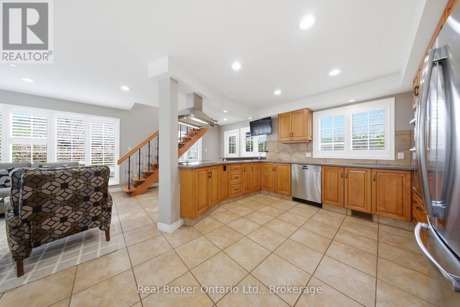 383 NORTH SHORE BOULEVARD W - 13