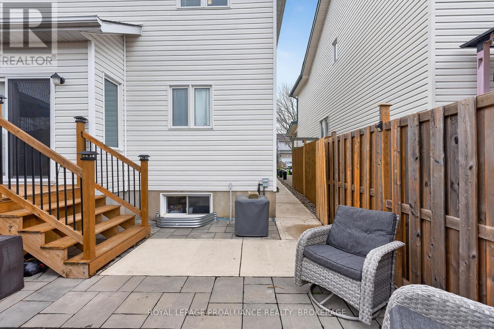 975 BLUFFWOOD AVENUE - 39