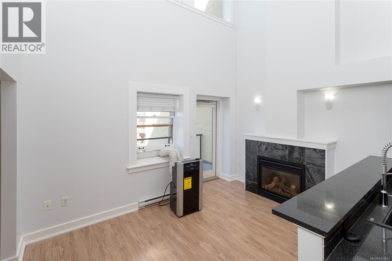 323 599 Pandora Avenue, Victoria