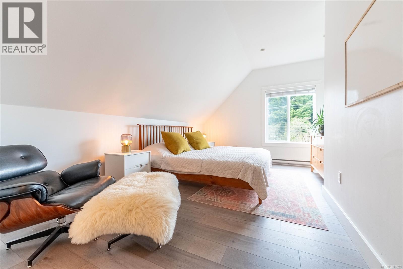 4 1035 Oliphant Avenue, Victoria