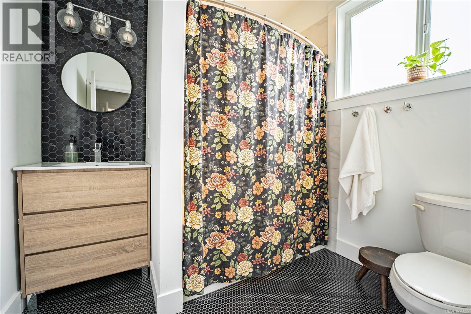 4 1035 Oliphant Avenue, Victoria