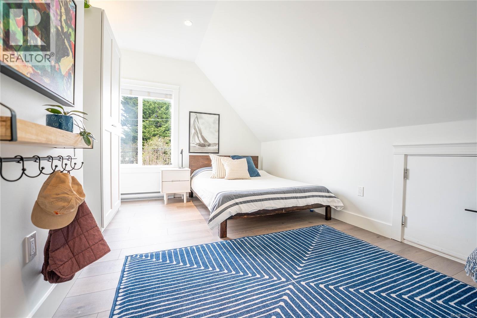 4 1035 Oliphant Avenue, Victoria