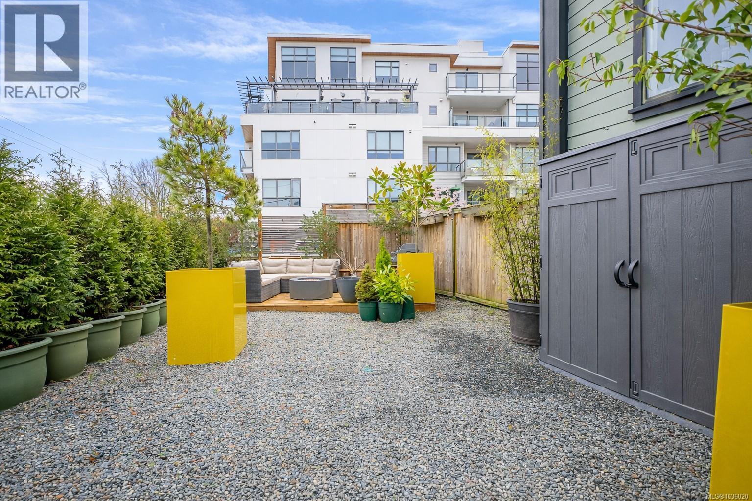 4 1035 Oliphant Avenue, Victoria