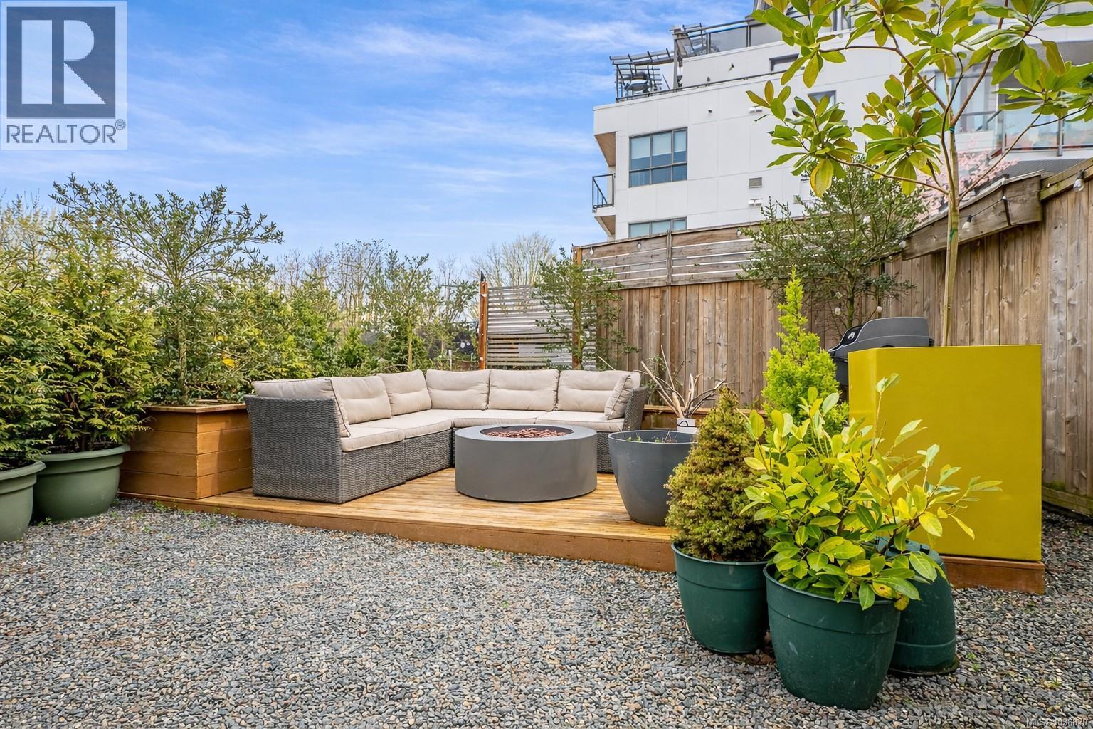 4 1035 Oliphant Avenue, Victoria