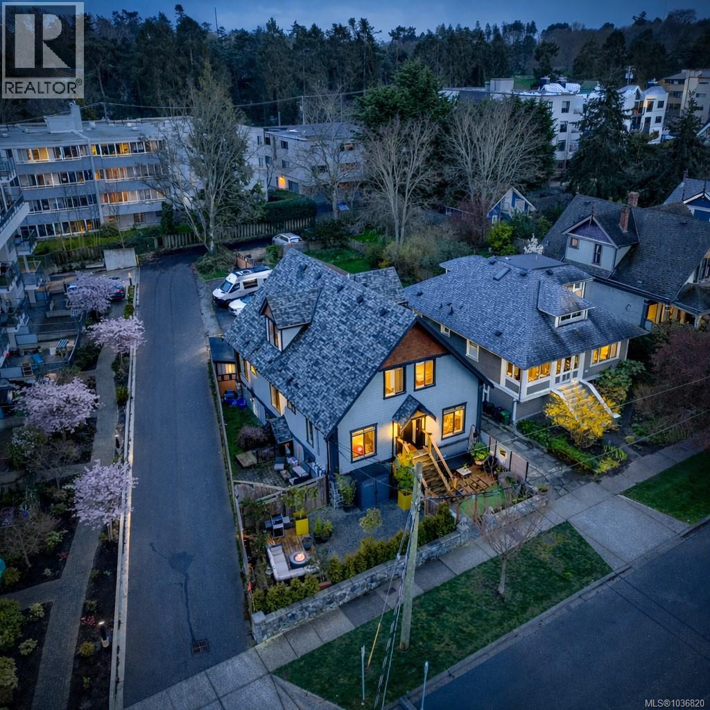 4 1035 Oliphant Avenue, Victoria