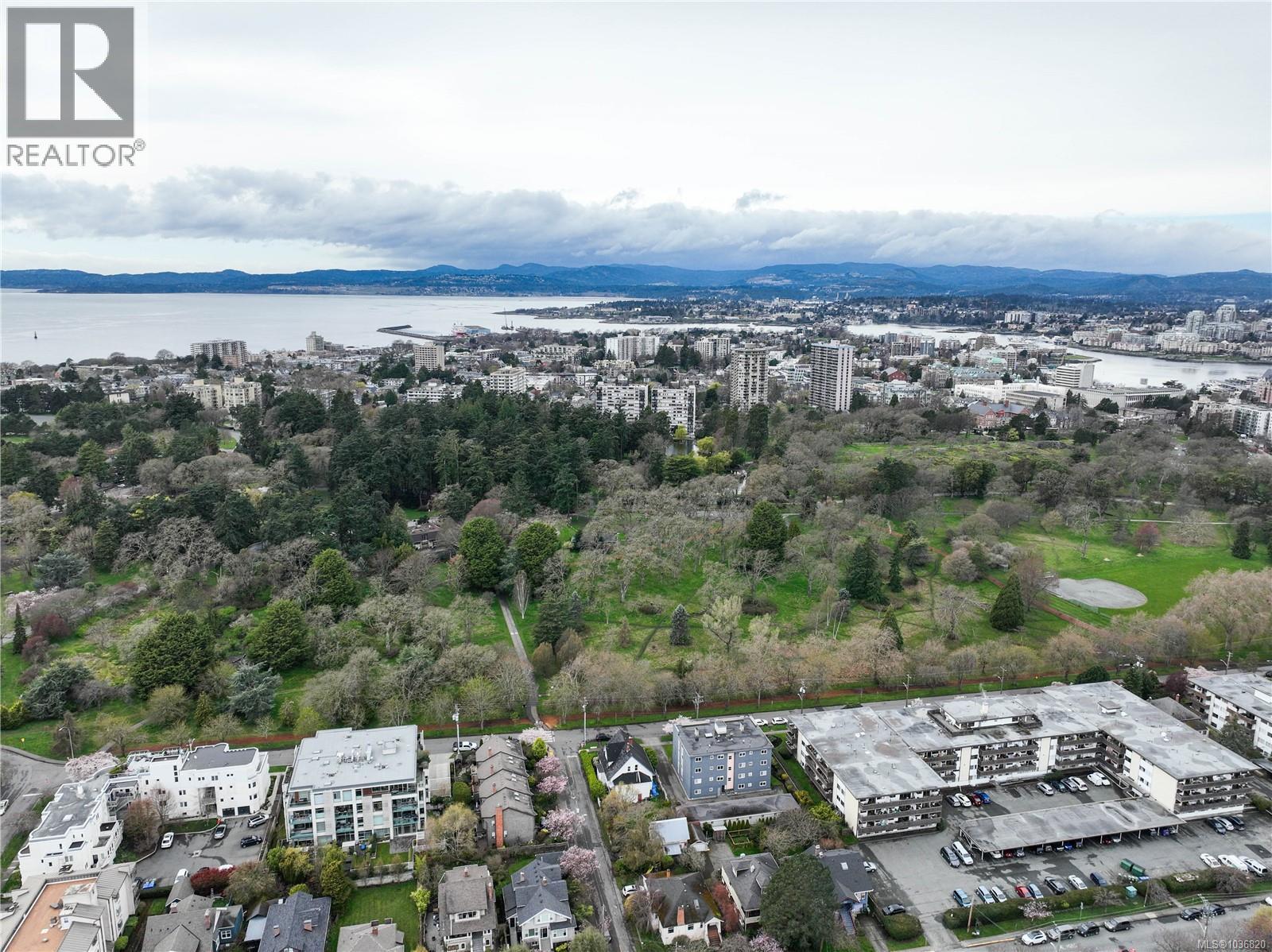 4 1035 Oliphant Avenue, Victoria