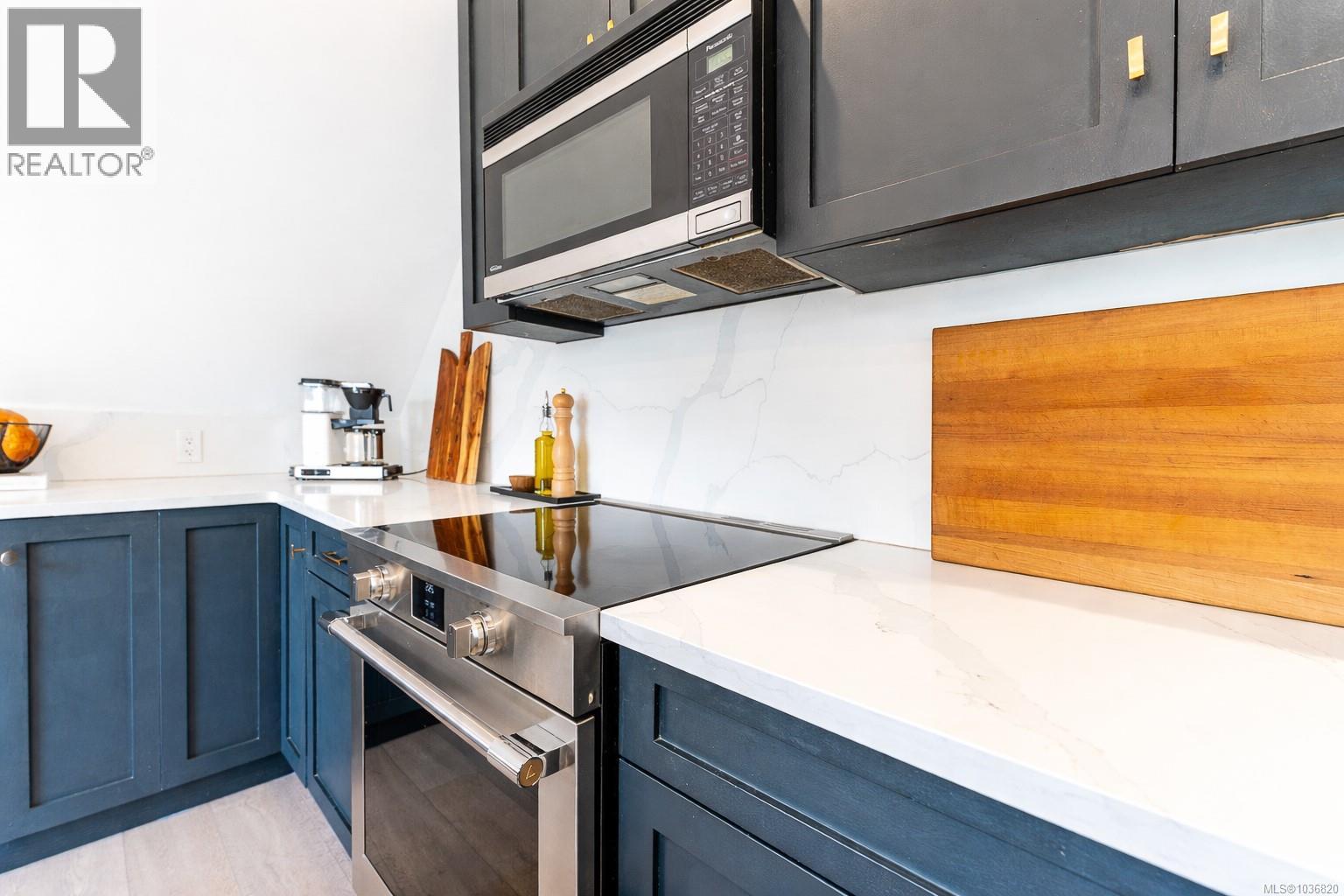 4 1035 Oliphant Avenue, Victoria