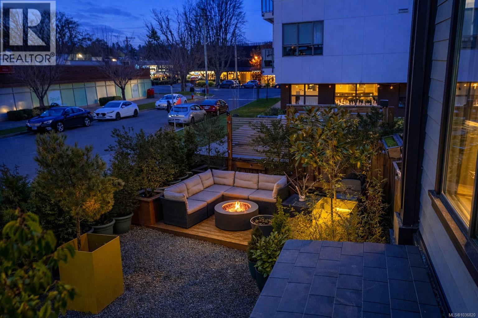 4 1035 Oliphant Avenue, Victoria