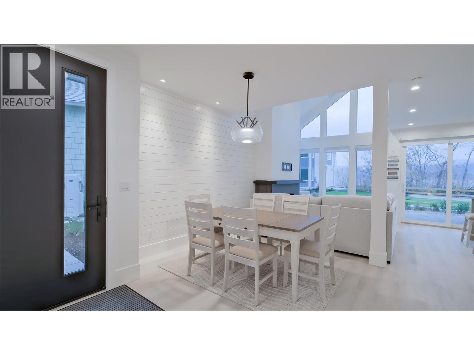 3040 Landry Crescent, Summerland