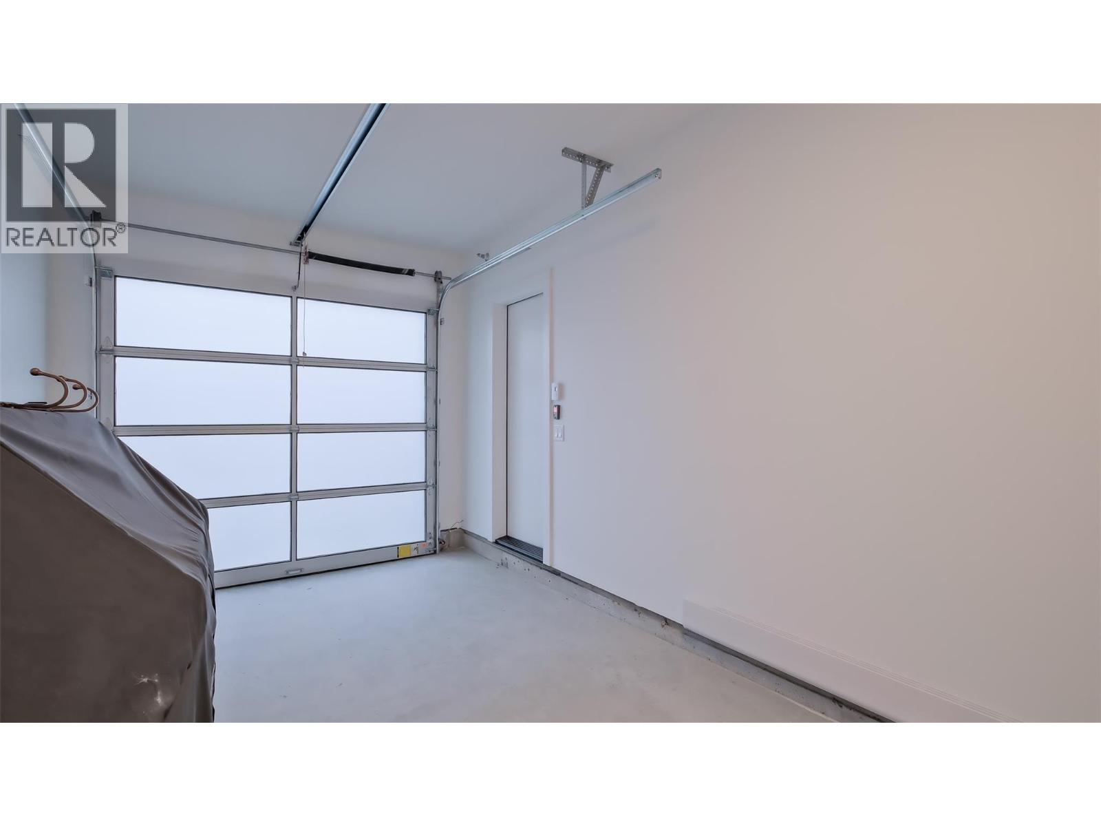 3040 Landry Crescent, Summerland