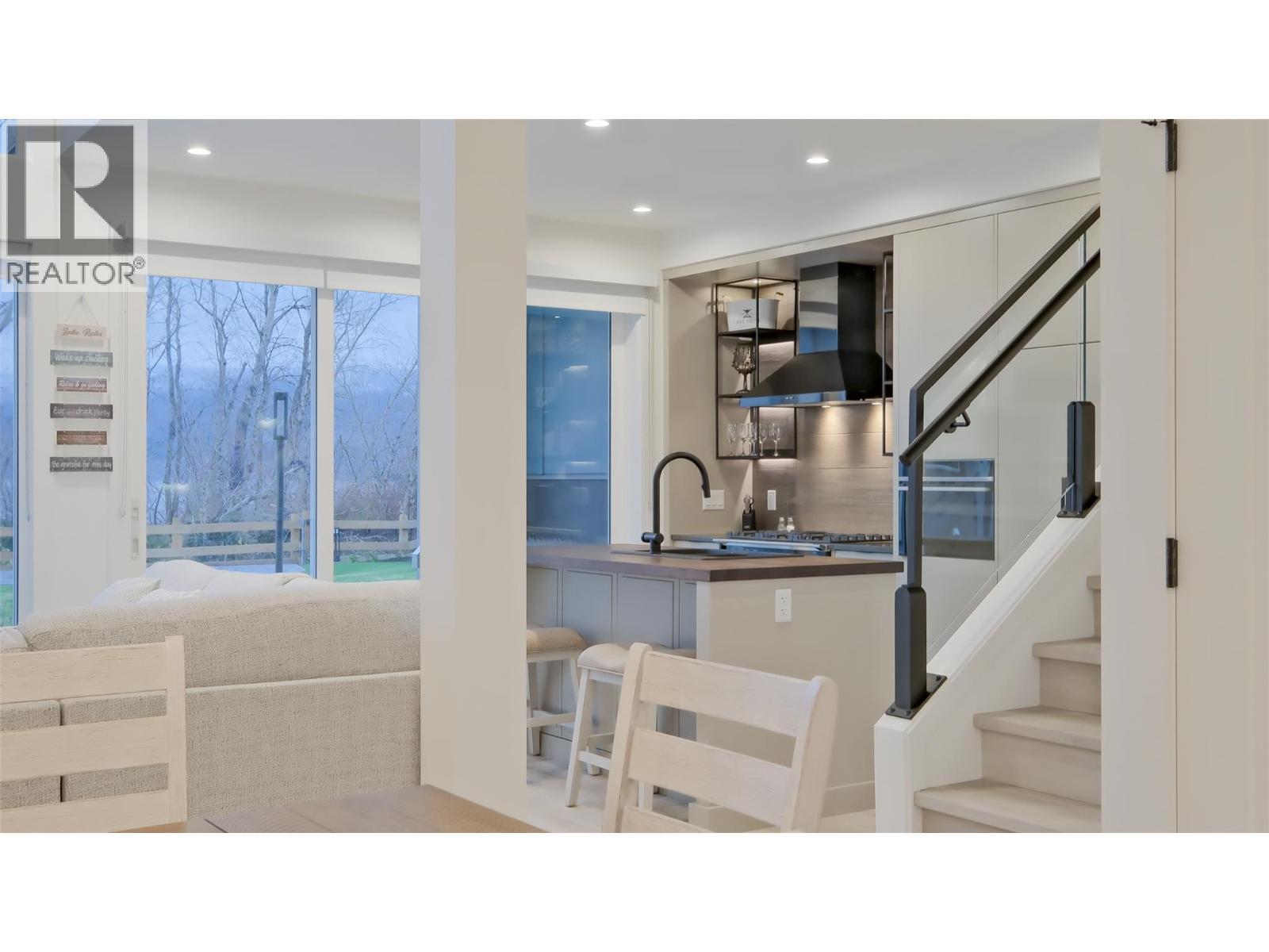 3040 Landry Crescent, Summerland