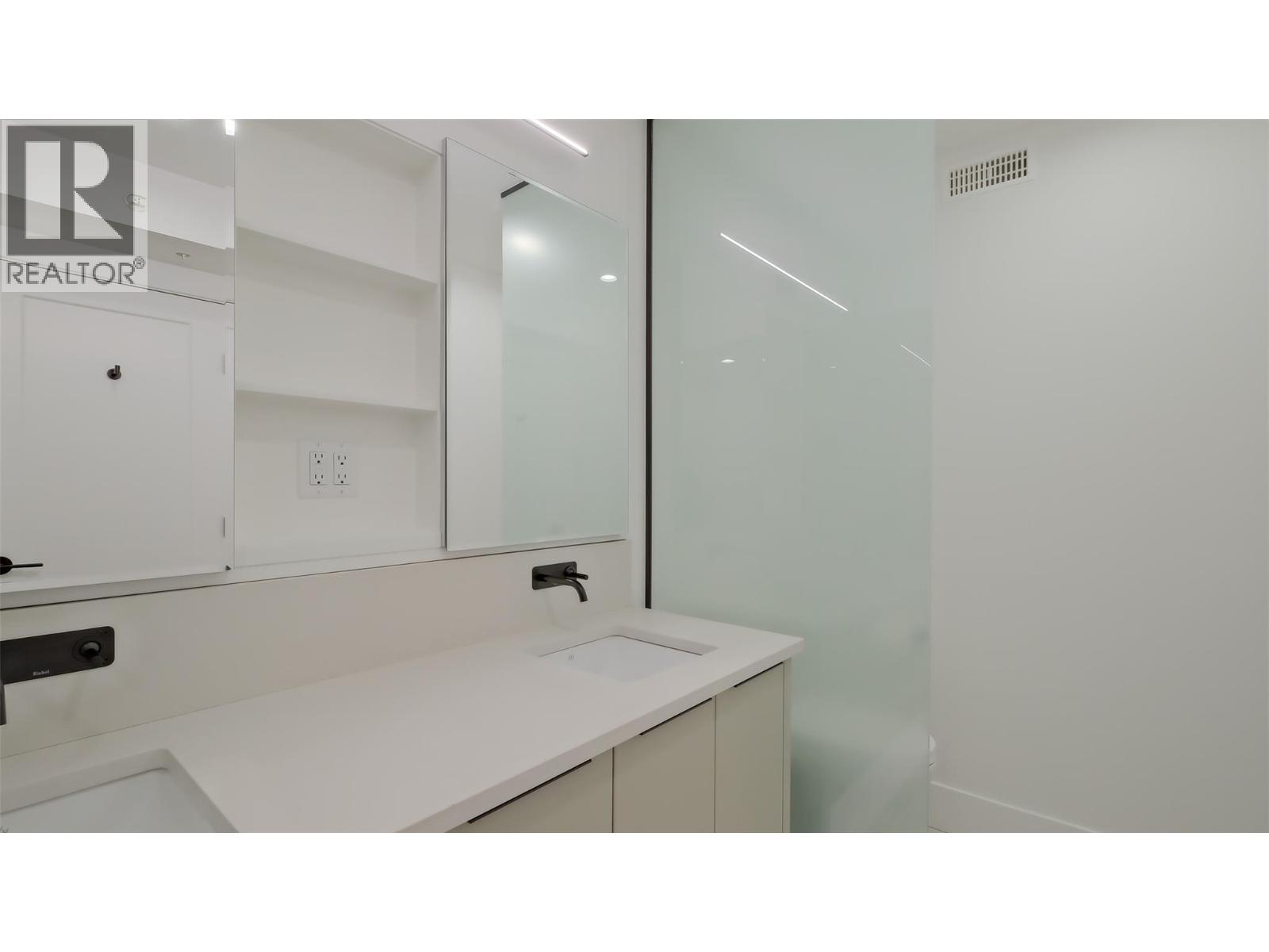 3040 Landry Crescent, Summerland