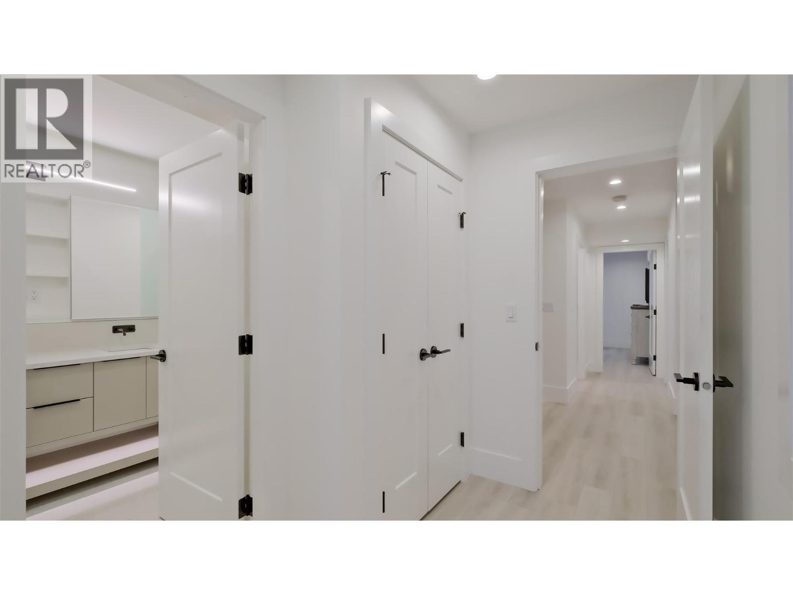 3040 Landry Crescent, Summerland
