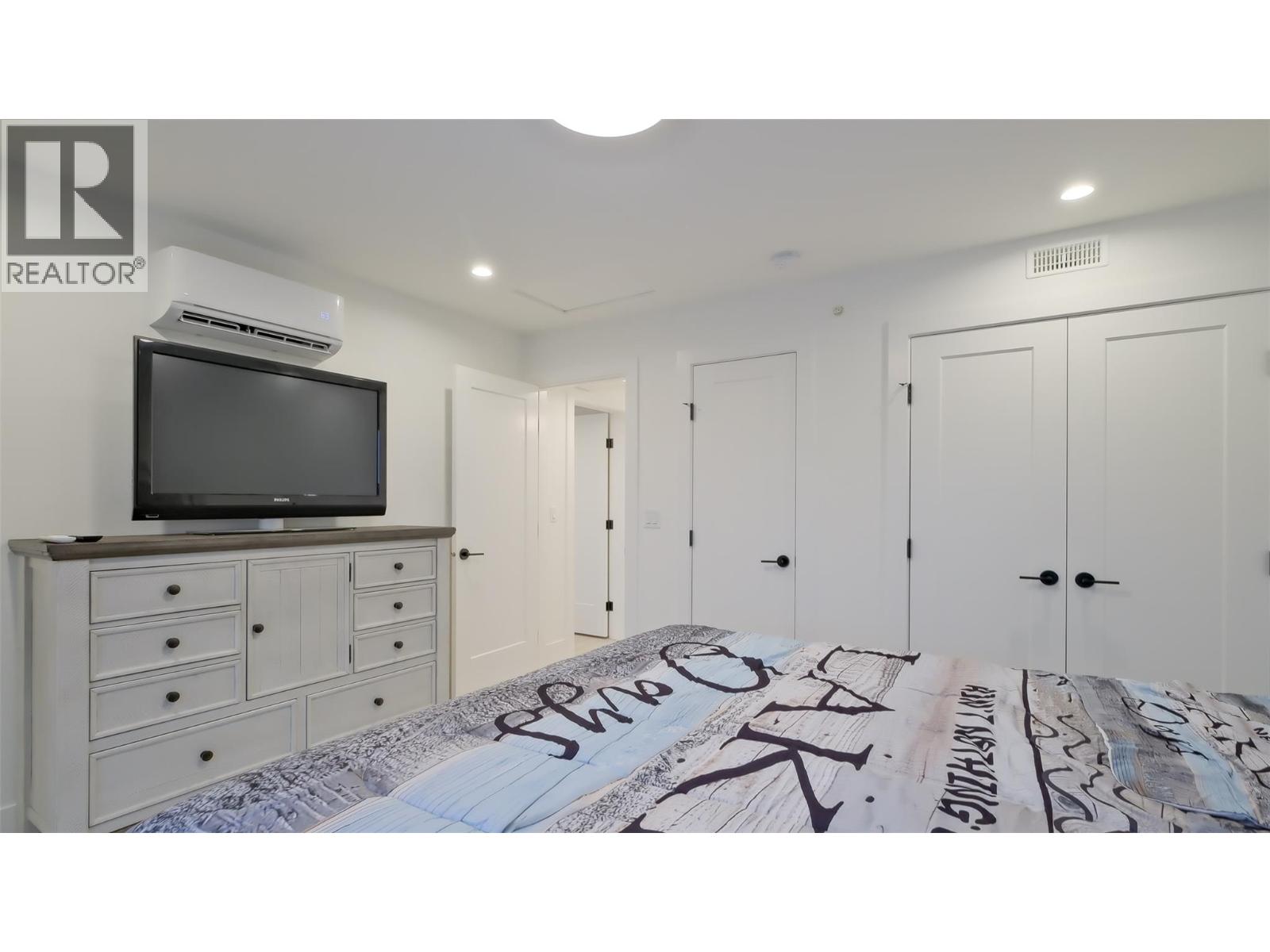 3040 Landry Crescent, Summerland
