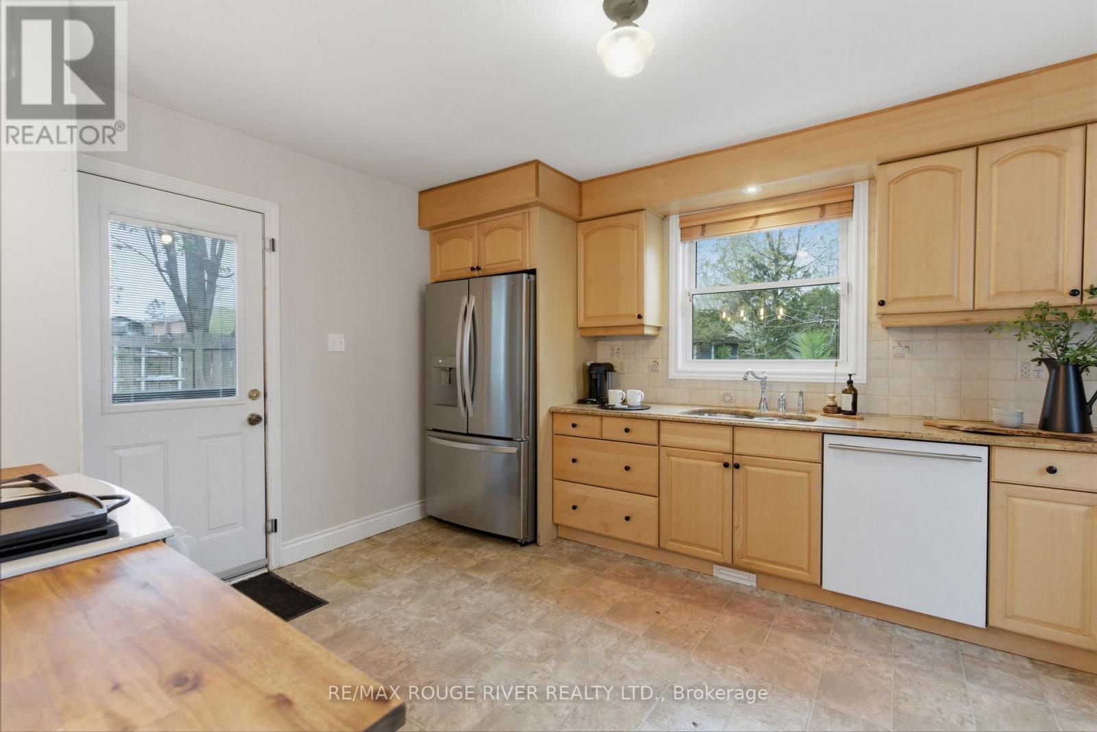 216 BURNS STREET W - 11