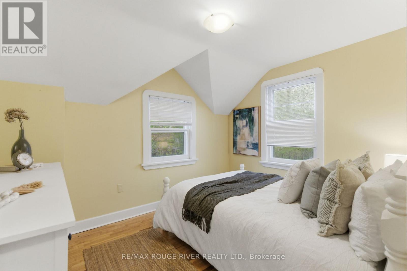 216 BURNS STREET W - 21