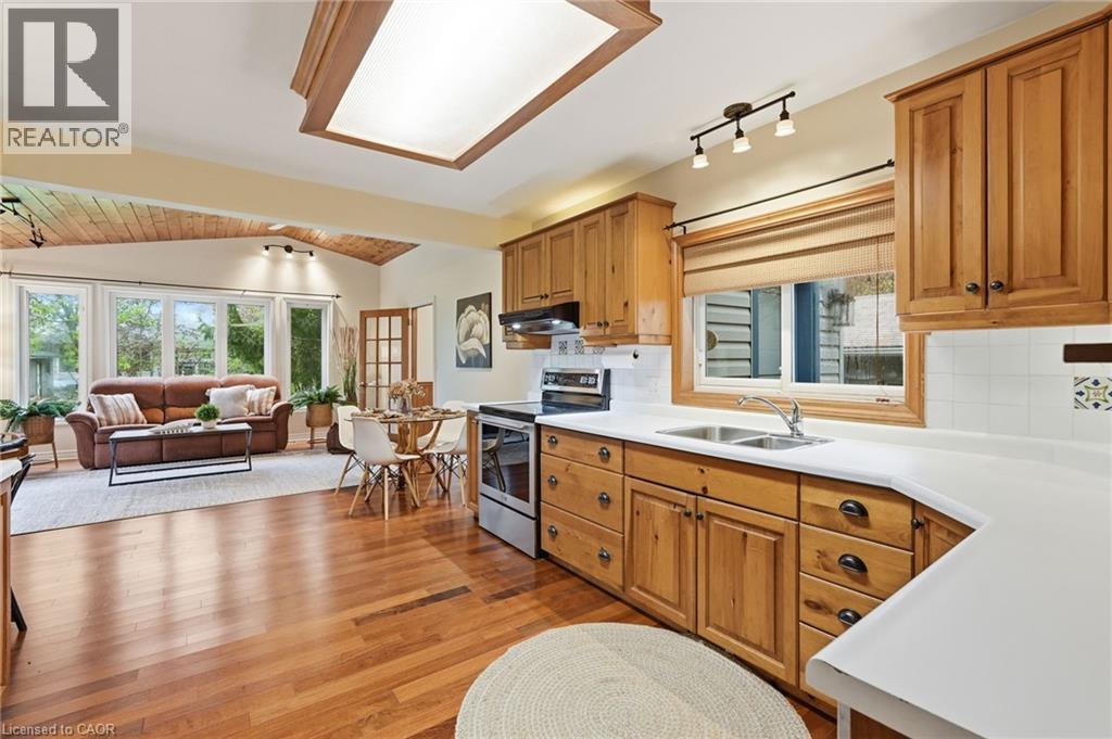 21 BRIAN Boulevard, Waterdown, Ontario, L8B0C7 — Photo 11