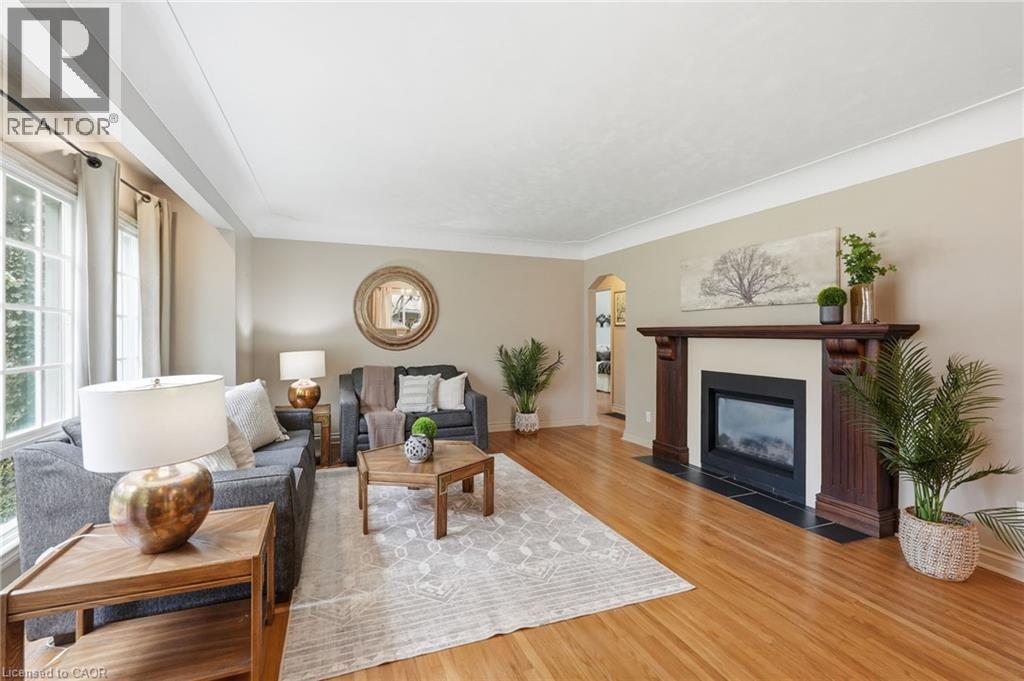 21 BRIAN Boulevard, Waterdown, Ontario, L8B0C7 — Photo 5