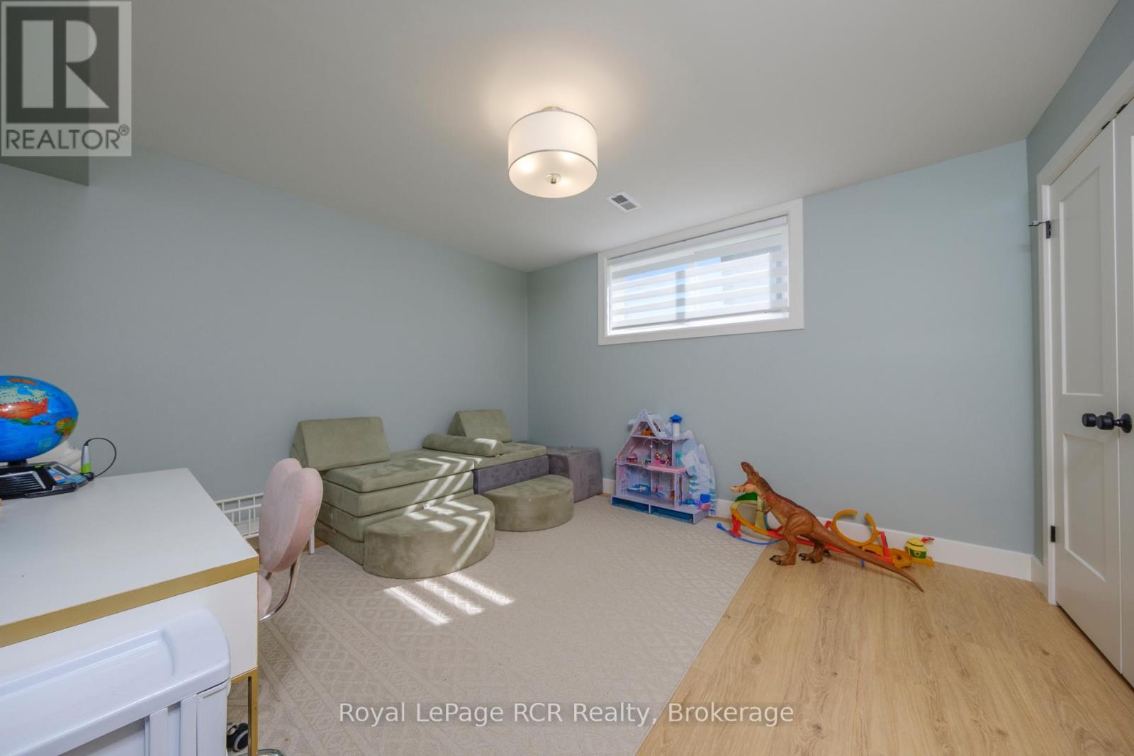 22 NICKASON DRIVE - 32