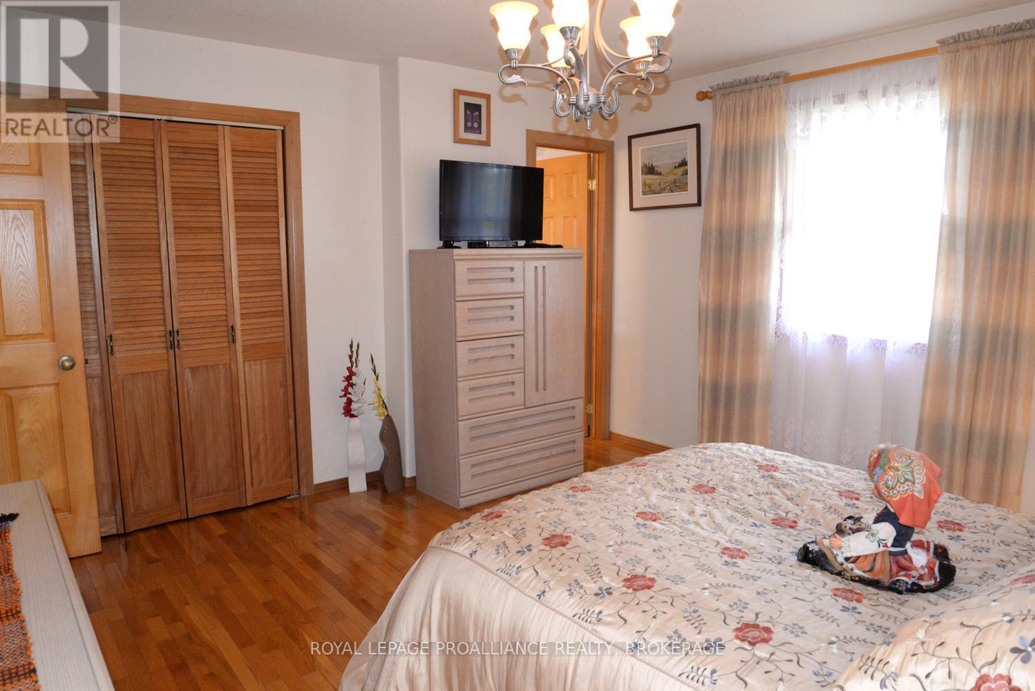 4822 BATTERSEA ROAD - 31