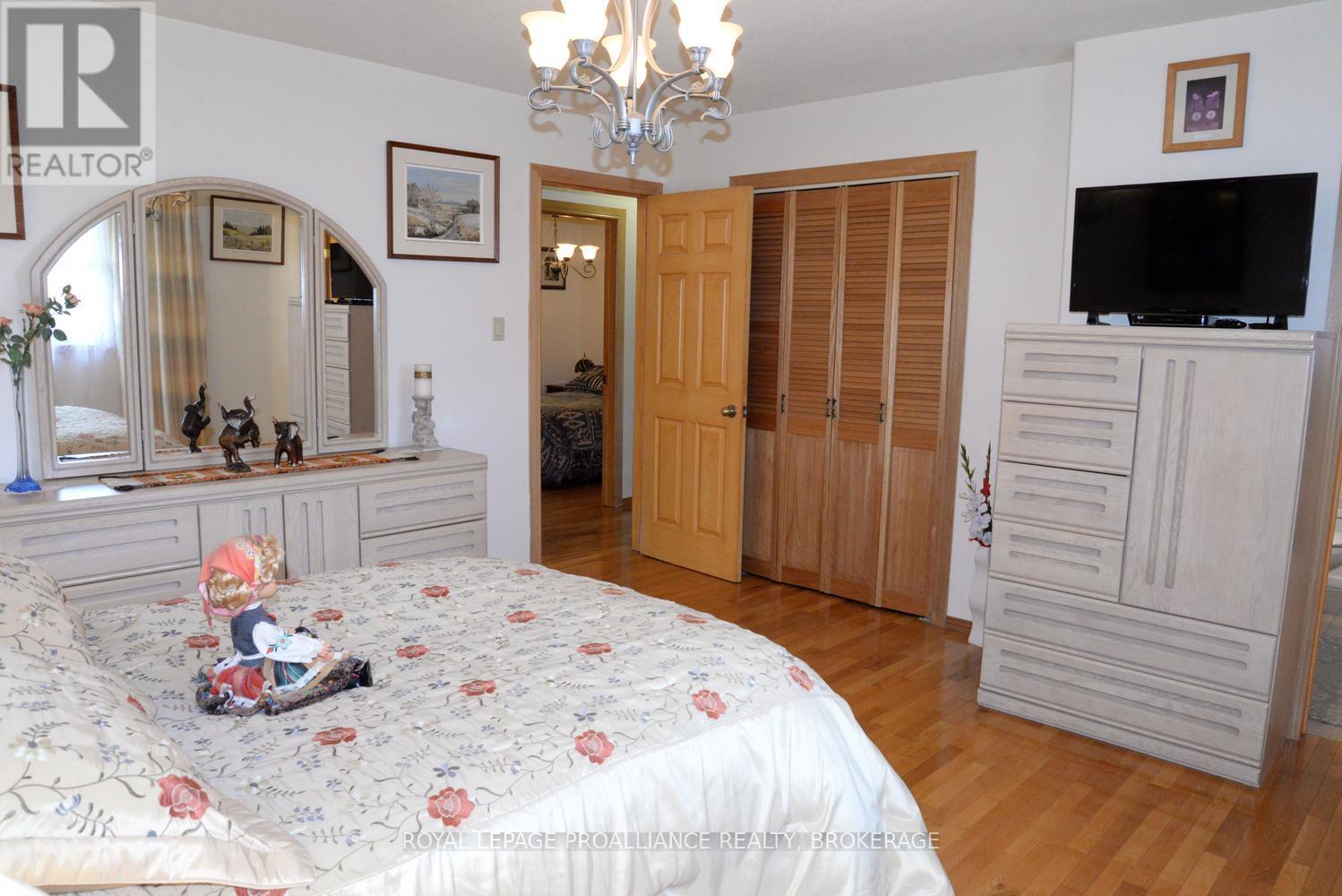 4822 BATTERSEA ROAD - 33