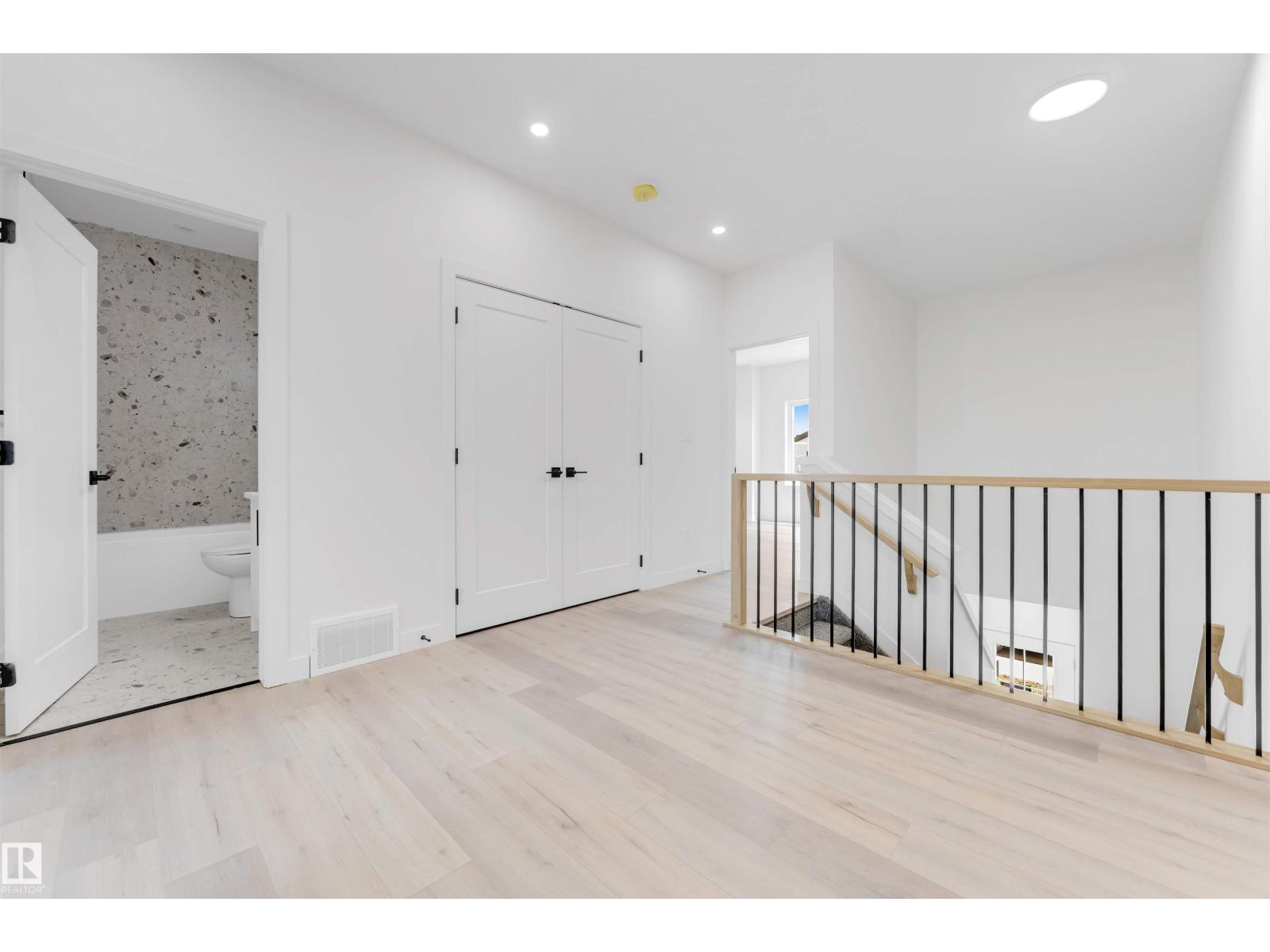232 24 ST SW - 35