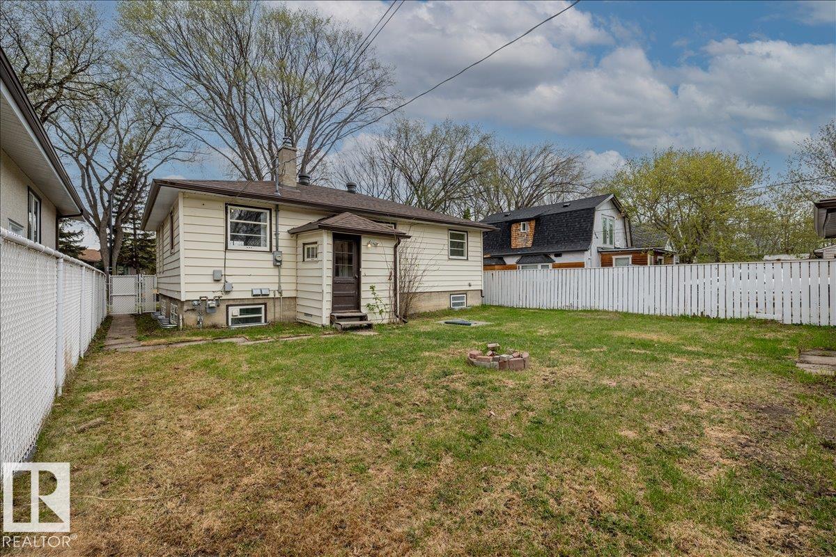 11227 52 ST NW - 28