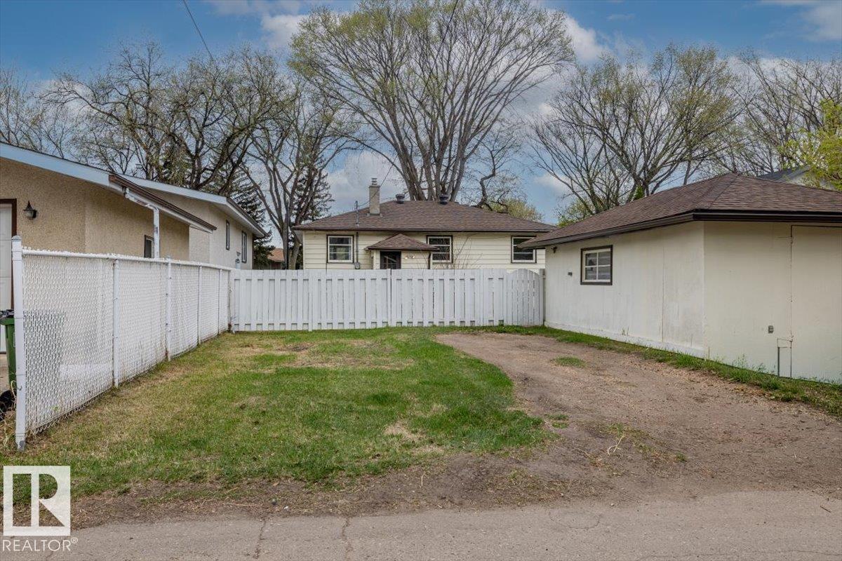 11227 52 ST NW - 32