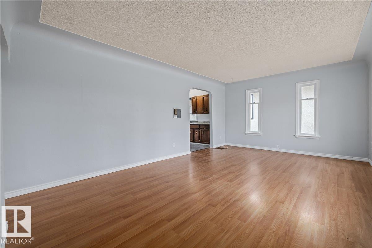 11227 52 ST NW - 4