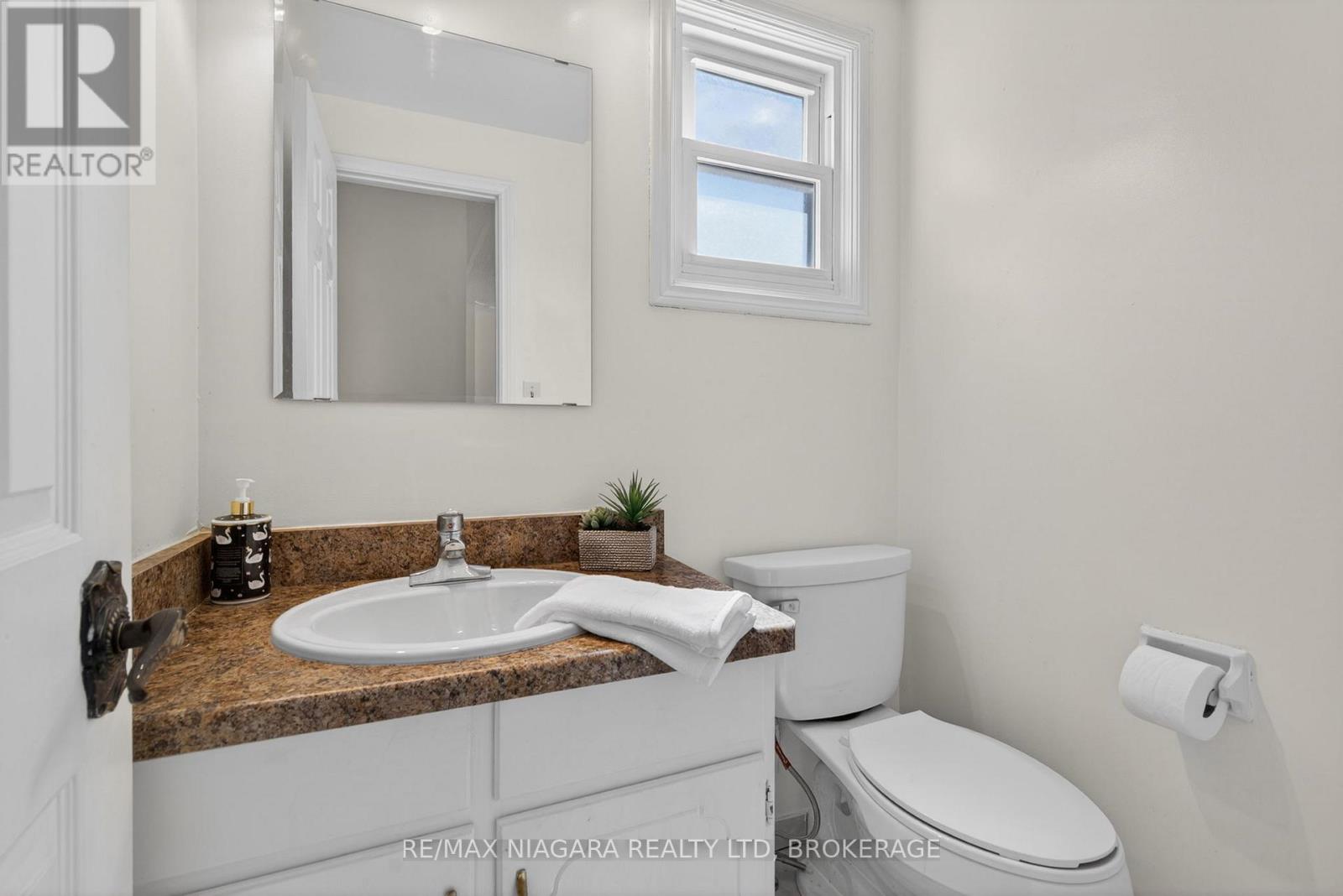 23 WINDWARD STREET - 9