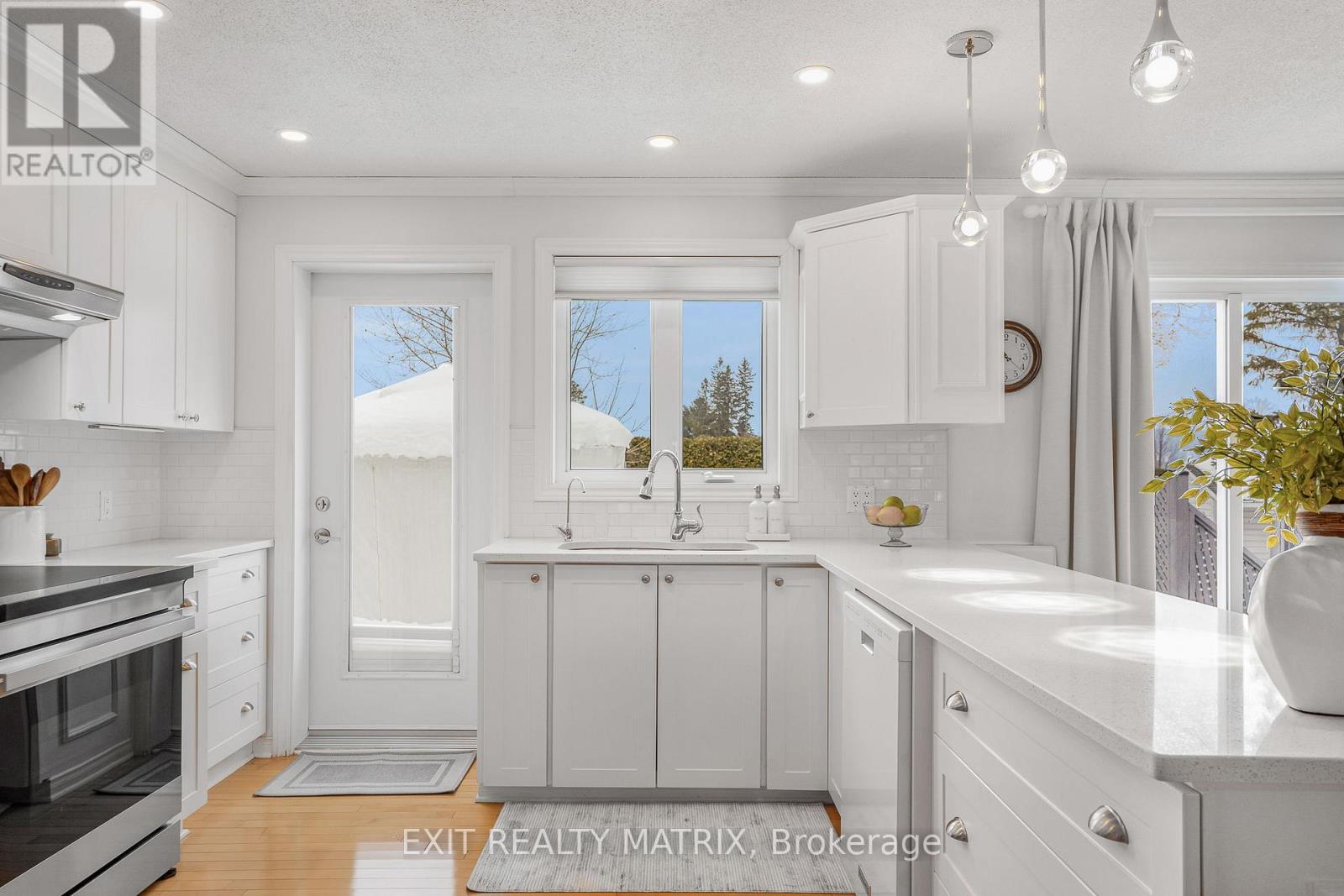 636 FRONT ROAD - 10