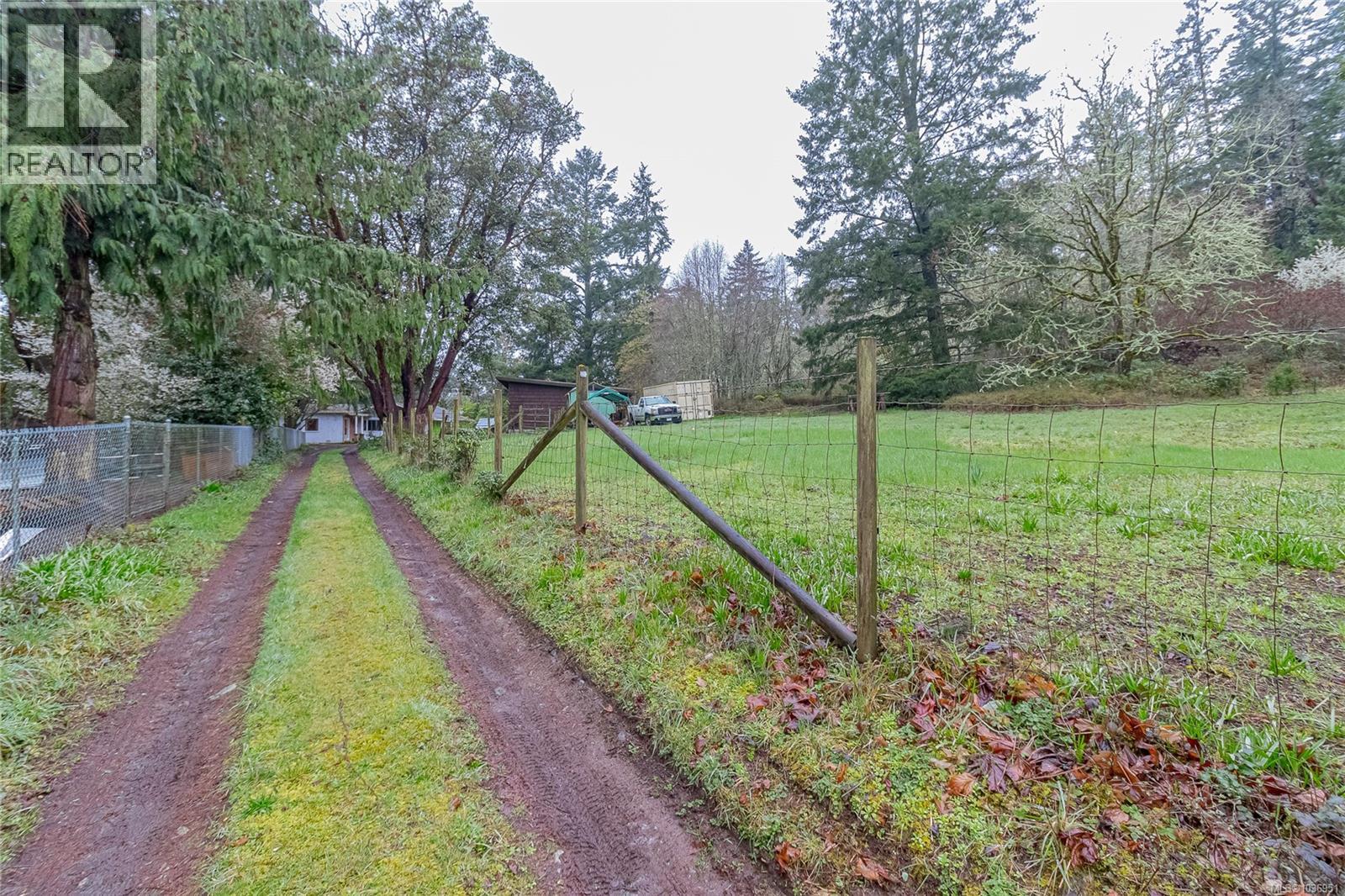 8050 Rae-leigh Pl - 35