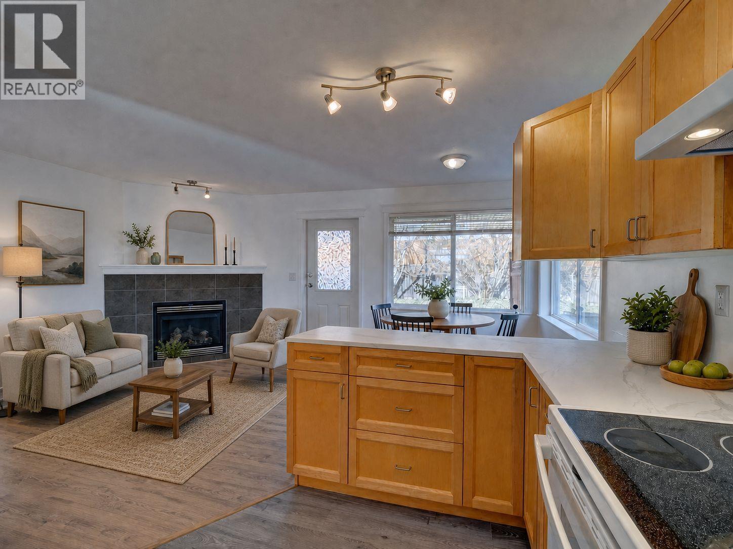 5683 EMILY WAY, Sechelt
