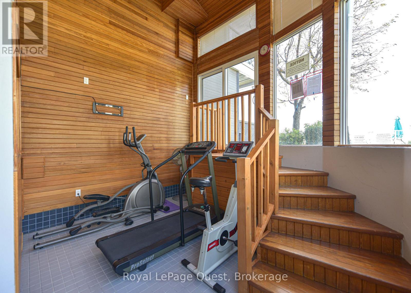 #202 585 ATHERLEY ROAD - 32