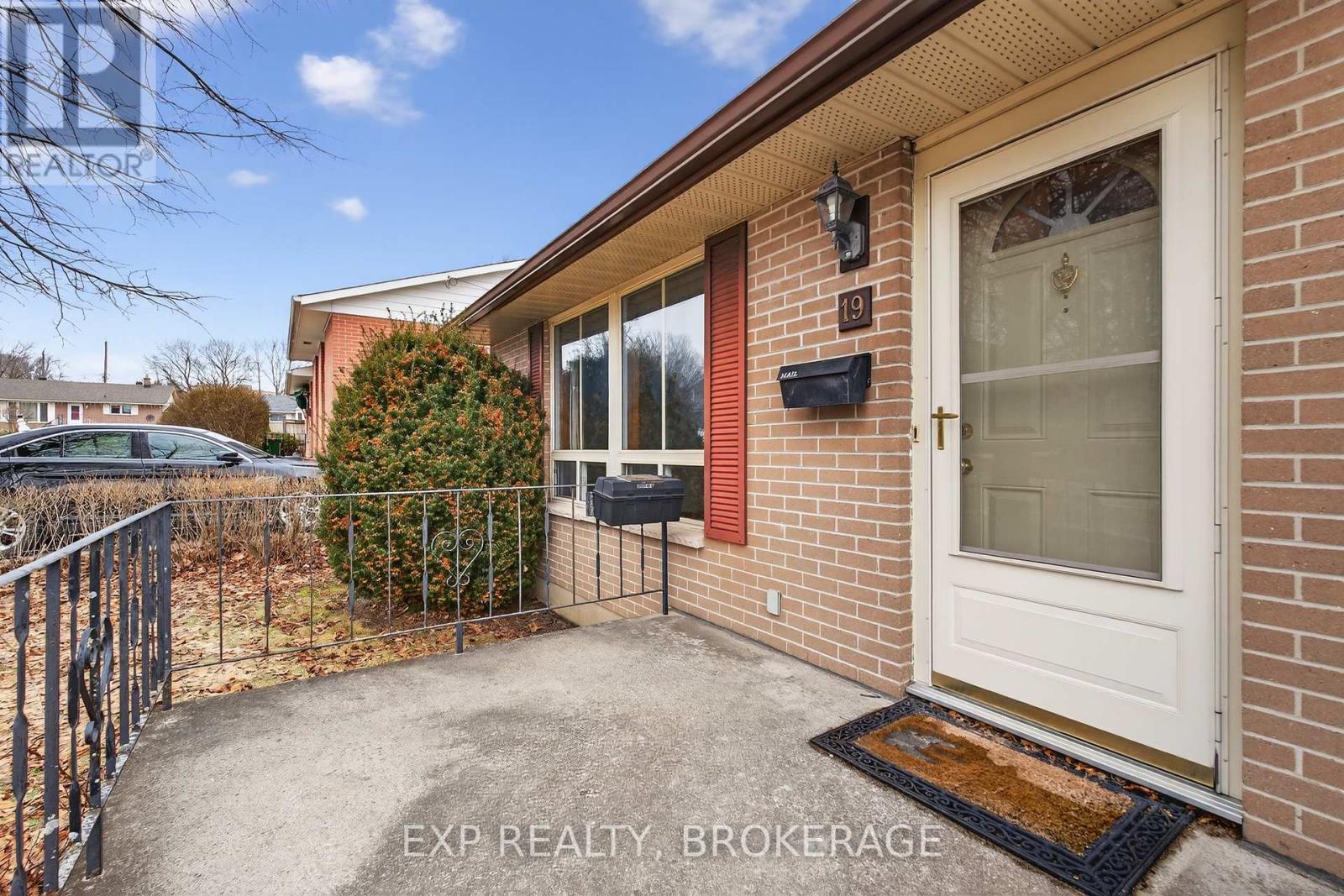 19 CONVAY CRESCENT - 5