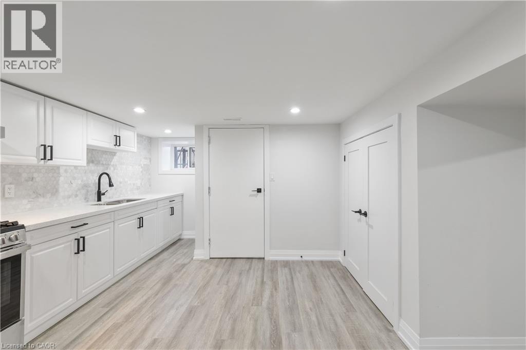 5 MAPLEWOOD Avenue - 42