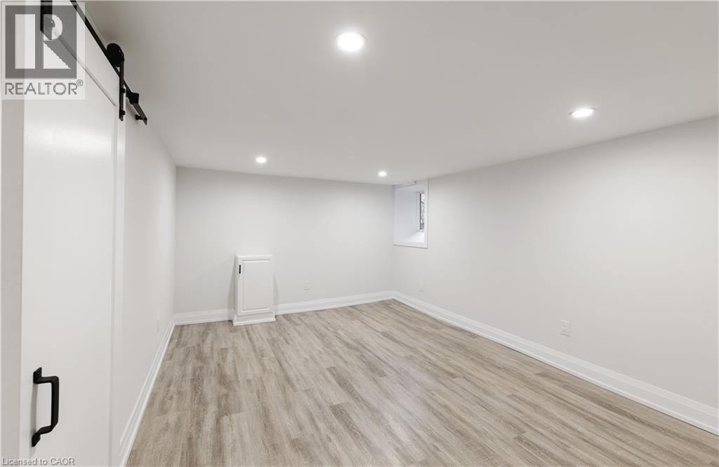5 MAPLEWOOD Avenue - 43